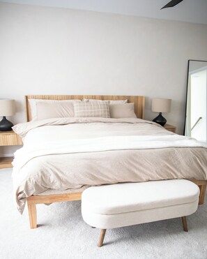 4 bedrooms, desk, travel cot, WiFi - Seaside Haven 10min to Siesta Keys - 4BR / 2.5BA House (Sarasota)