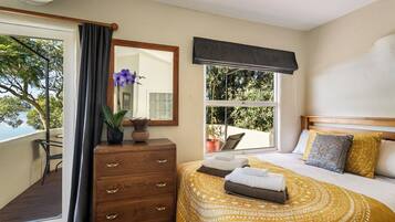 4 bedrooms, desk, iron/ironing board, travel cot