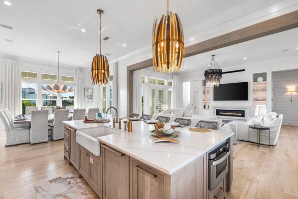 Interior - Crown of 30A! Pool+Golf Cart+Bikes, 1Min to Beach (Santa Rosa Beach)