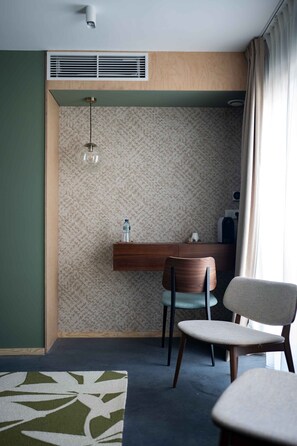 Desk, soundproofing, free WiFi - Hôtel L'Olivier (Mons)