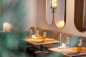 Breakfast, lunch, dinner served; Mediterranean cuisine 