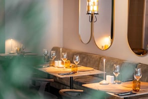 Breakfast, lunch, dinner served; Mediterranean cuisine