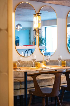 Breakfast, lunch, dinner served; Mediterranean cuisine  - Hôtel L'Olivier (Mons)