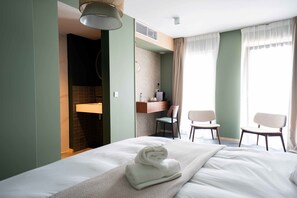 Desk, soundproofing, free WiFi