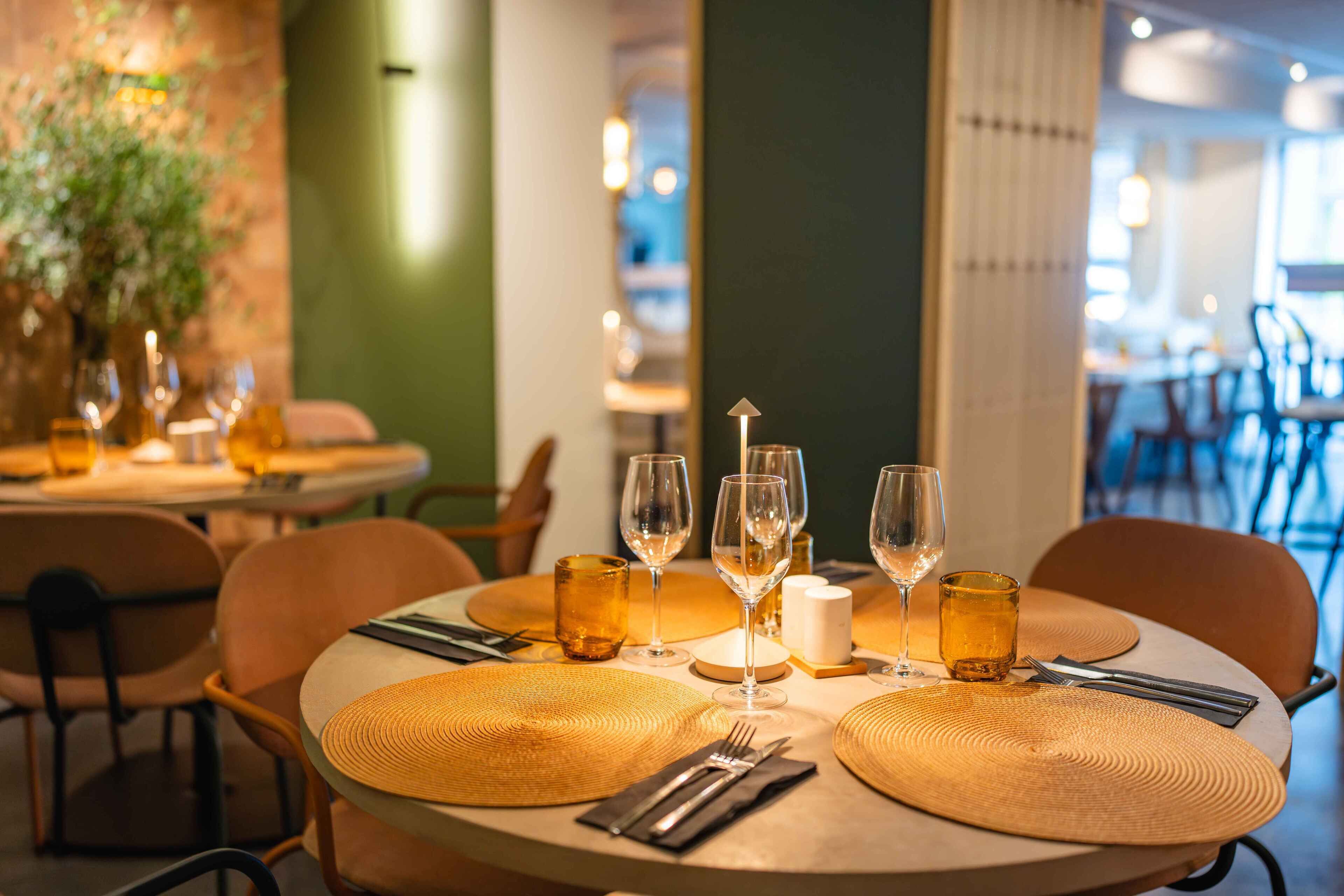 Petit déjeuner, déjeuner et dîner servis sur place