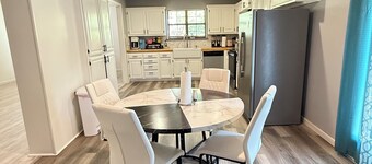 Charming 5-bedroom house with AC and WiFi in San Angelo.