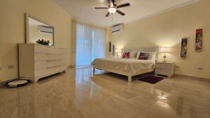 2 多间卧室、客房内保险箱、熨斗/熨衣板、免费 WiFi