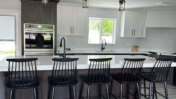 Micro-ondes, four, plaque de cuisson, lave-vaisselle