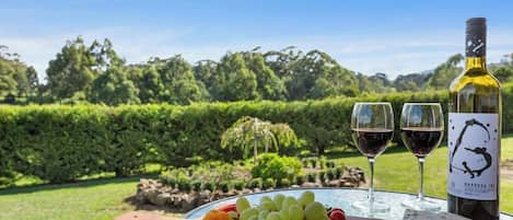 تناول الطعام بالخارج