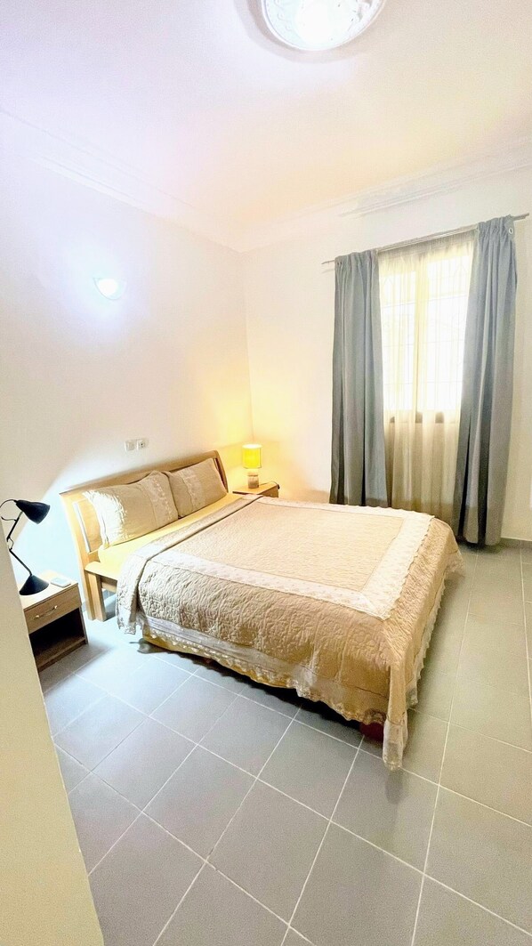 4 bedrooms, desk, iron/ironing board, WiFi