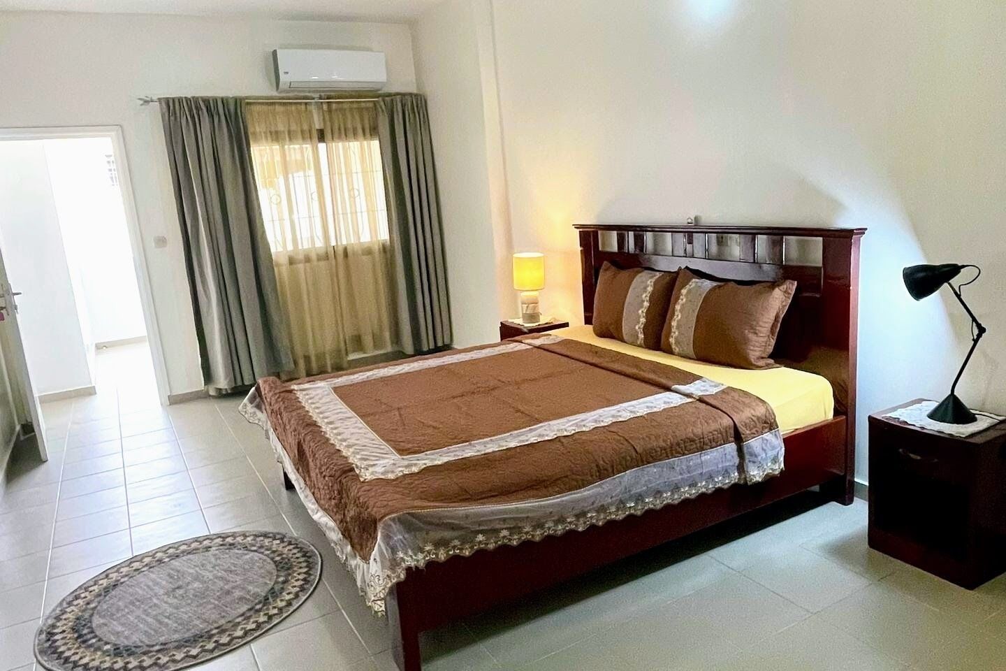 4 bedrooms, desk, iron/ironing board, WiFi