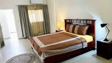 4 bedrooms, desk, iron/ironing board, WiFi