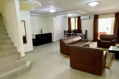 La Siesta - Abidjan Charming 4-bedroom house with WiFi, full ACs, all amenities 