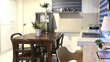 Family Penthouse | Laptop workspace, soundproofing, free WiFi