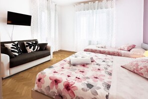 1 bedroom, iron/ironing board, WiFi, bed sheets