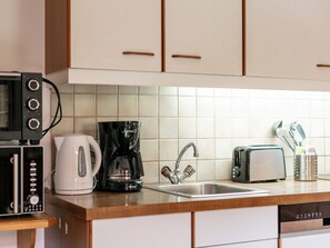 Frigorífic, microones, forn i placa de cuina 