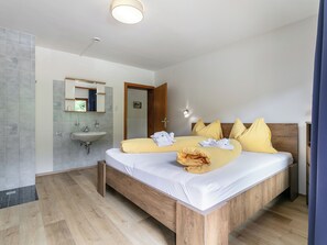 5 bedrooms, internet