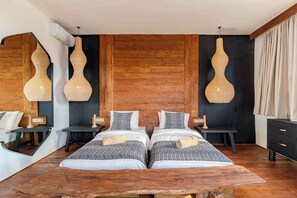 4 habitaciones, caja de seguridad en la habitación y escritorio 