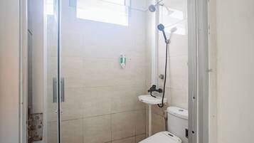 Shower dan tisu toilet