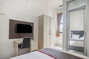 Desk, free WiFi, bed sheets