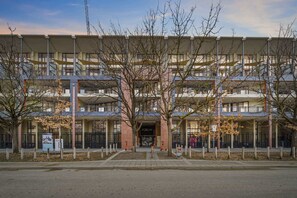 Exterior - Loft-Style CBD 1-Bed with Rooftop Terrace & BBQ (Canberra)