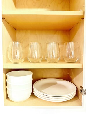 Shower, hair dryer, towels, soap - Cozy Downtown Buffalo Bayou Studio! Free WiFi! (Houston)