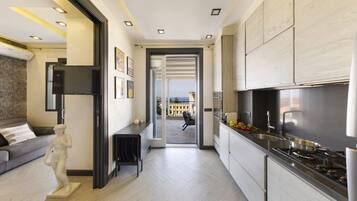 Refrigerador, microondas, horno y parrilla de estufa