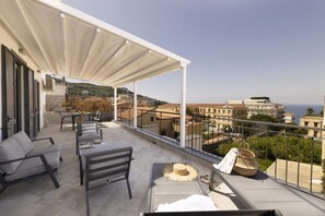 Terrace/patio - 3BR Sorrento Apt with SeaView Terrace (Sorrento)