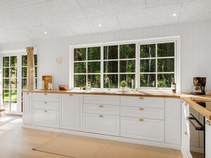 Kühlschrank, Geschirrspüler, Kochgeschirr/Geschirr/Besteck