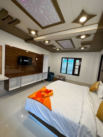 奢华双人房, 阳台, 山景 | 办公桌、笔记本电脑工作区、免费 WiFi