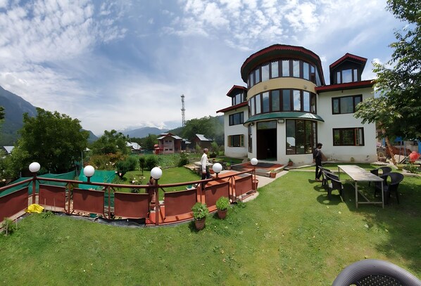 Fachada de la propiedad