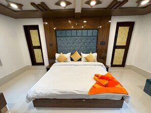 Luxury Double Room, Balcony, Mountain View | Desk, laptop workspace, free WiFi - Shabnam Resort (Anantnag)