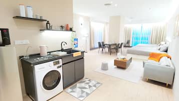 Deluxe Studio, City View | Desk, soundproofing, iron/ironing board, free WiFi