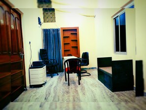 TV - Kashyaam Inn (Varanasi)