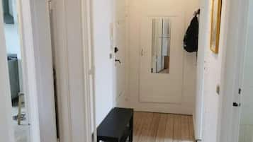 Apartment, 1 Bedroom, Smoking, Balcony | Hallway
