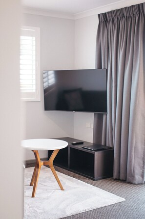 Living area - 42 Banksia by the BnB Collection (Centennial Park)