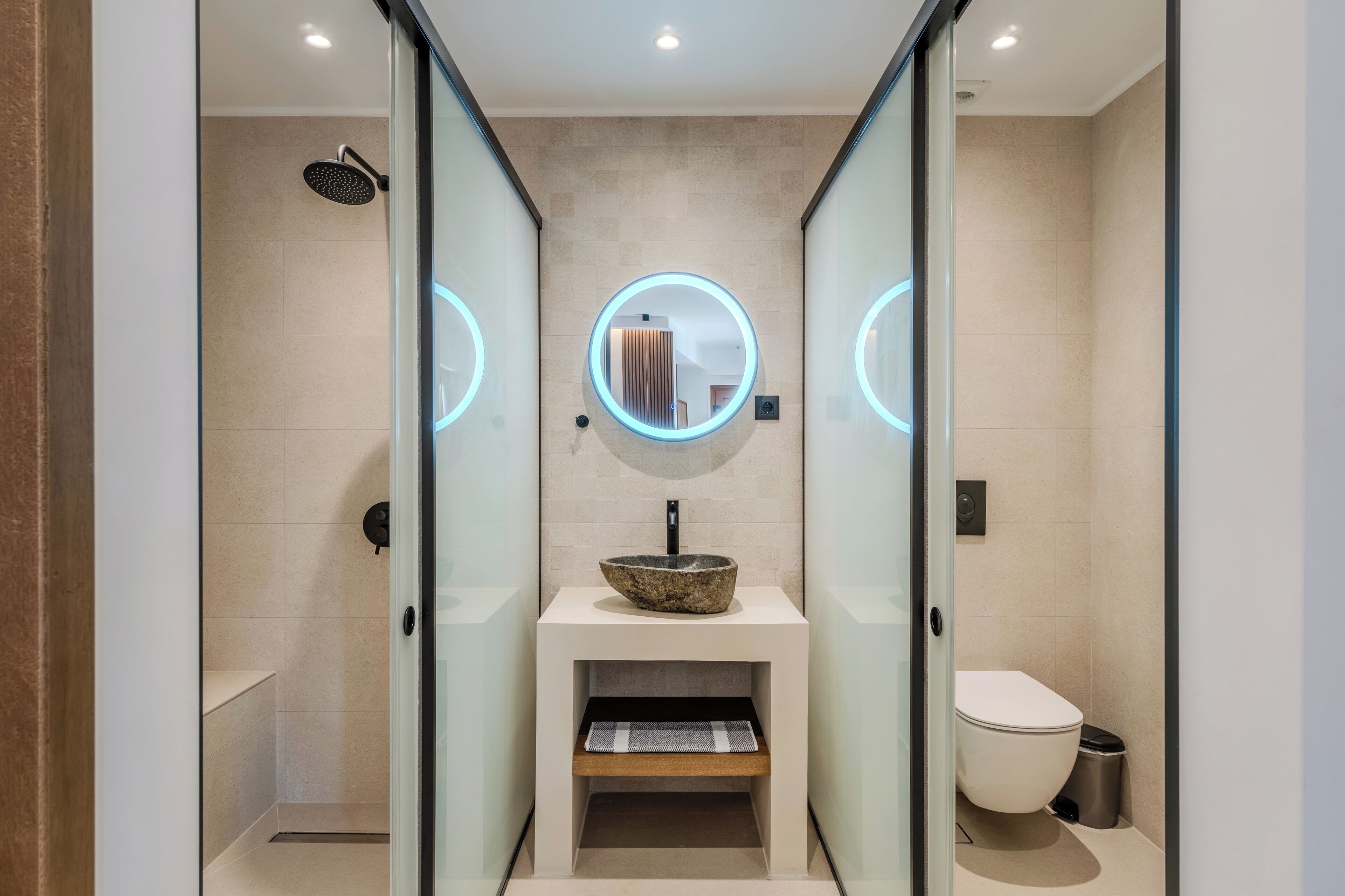 Suite, 1 Double Bed, Non Smoking, Partial Sea View | Bathroom