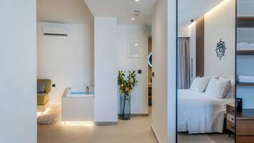 Suite Superior, 1 kamar tidur, Bebas Asap Rokok, patio | 1 kamar tidur, tirai kedap cahaya, kedap suara, dan Wi-Fi gratis