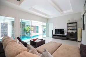 Living area - Villa Tanida - Spacieuse Maison de 3 Chambres Avec Piscine (Tambon Rawai)