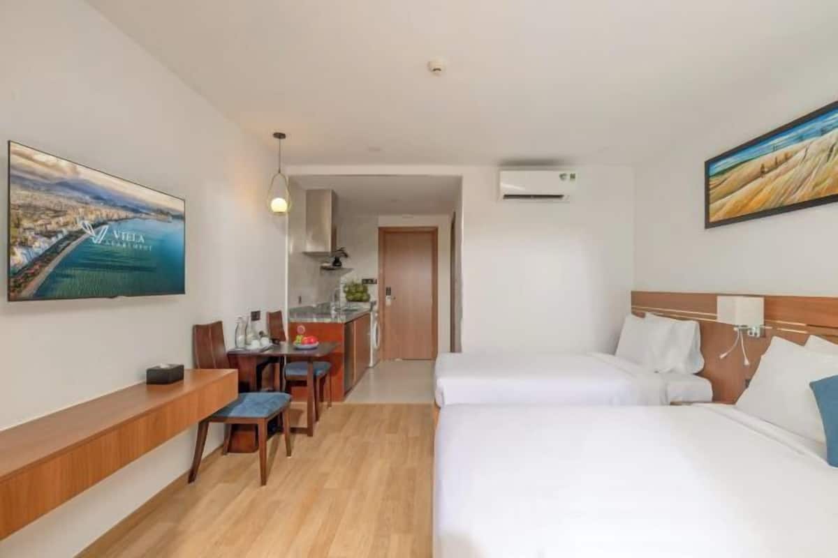 Cortinas opacas, sistema de insonorización, wifi gratis y ropa de cama
