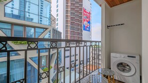 Executive Twin Room, Balcony, Partial Ocean View | Balcony