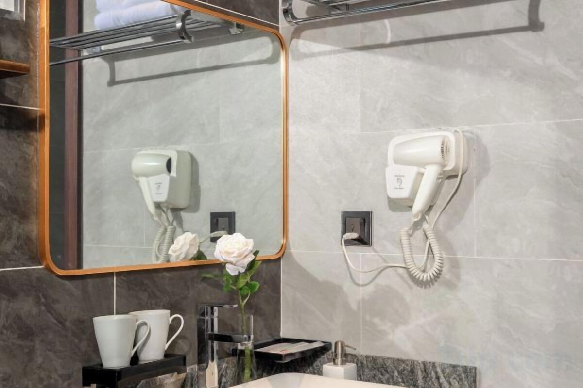 Dusche, Regendusche, kostenlose Toilettenartikel, Haartrockner