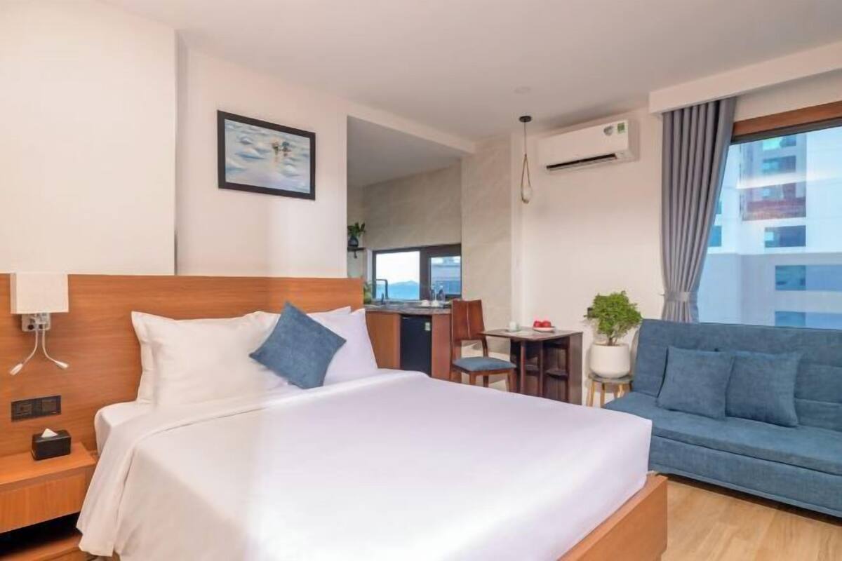 Cortinas opacas, sistema de insonorización, wifi gratis y ropa de cama