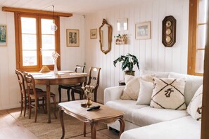 Interior - SUNGALOW Beatenberg- Panoramic Vintage-Chic Chalet with Gourmet Kitchen (Beatenberg)