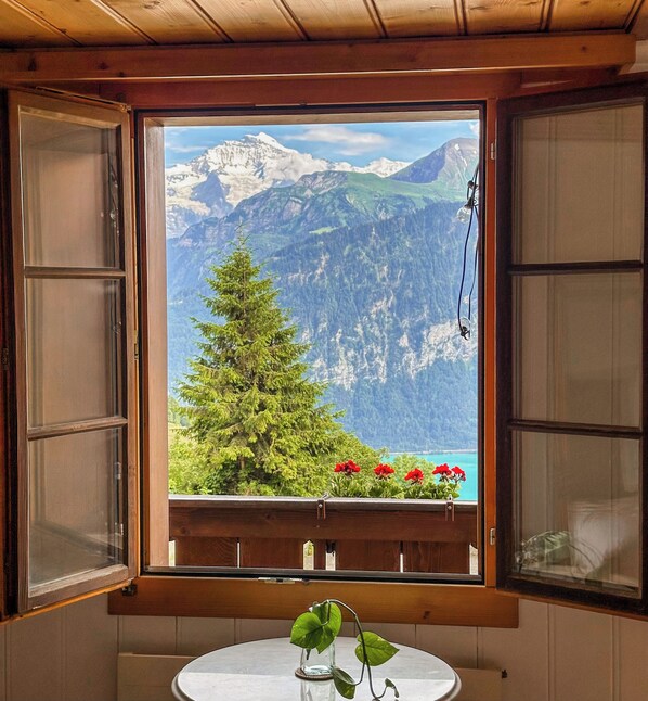 Interior - SUNGALOW Beatenberg- Panoramic Vintage-Chic Chalet with Gourmet Kitchen (Beatenberg)