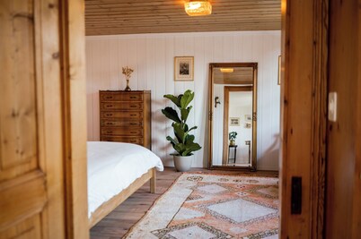 SUNGALOW Beatenberg- Panoramic Vintage-Chic Chalet with Gourmet Kitchen