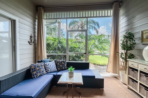 Greenlinks/Lely Condo-1st flr,end unit,Bldg.100/3BR,3BA ensuites/Upscale,Newly Renovated w/lk view