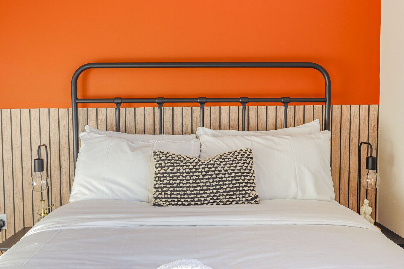 2 bedrooms, desk, iron/ironing board, travel crib