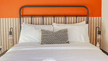 2 bedrooms, desk, iron/ironing board, travel crib