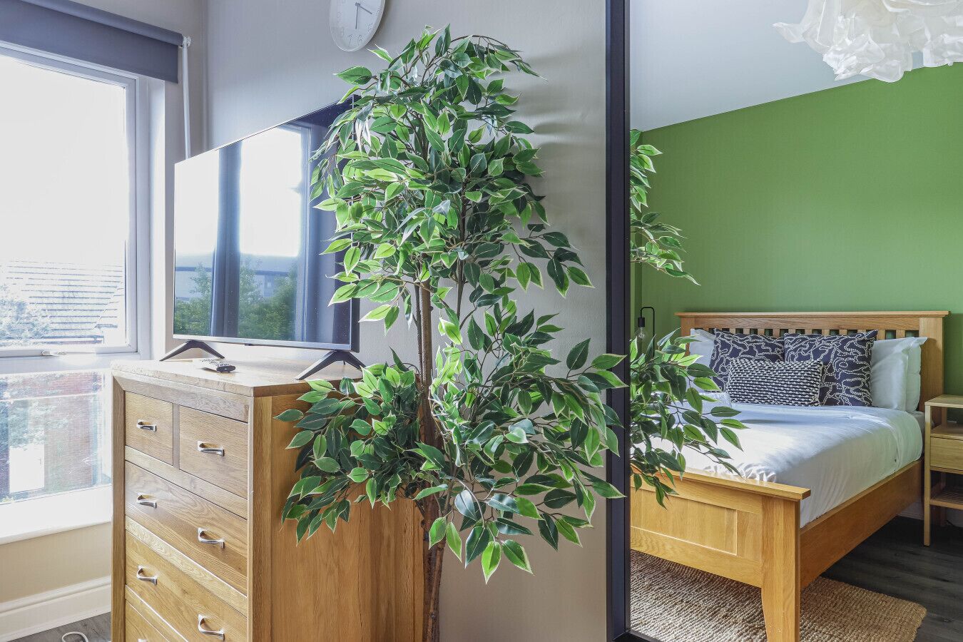 2 bedrooms, desk, iron/ironing board, travel crib